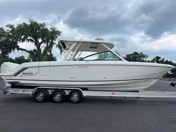 Slide: The Image of Boston Whaler 320 Vantage 2019 - 11