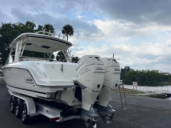 Slide: The Image of Boston Whaler 320 Vantage 2019 - 3