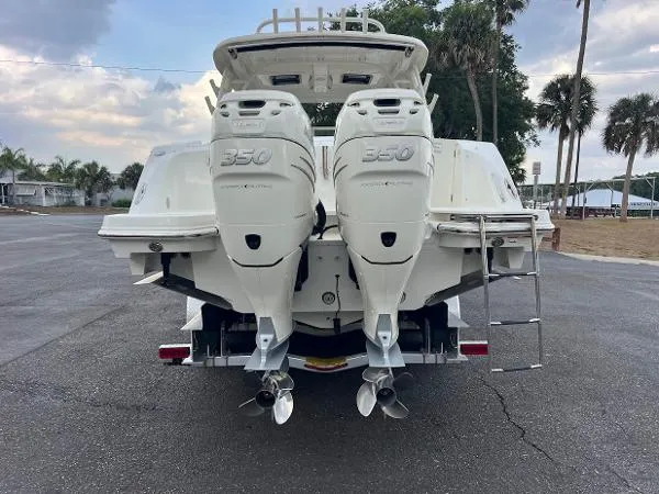Slide: The Image of Boston Whaler 320 Vantage 2019 - 4