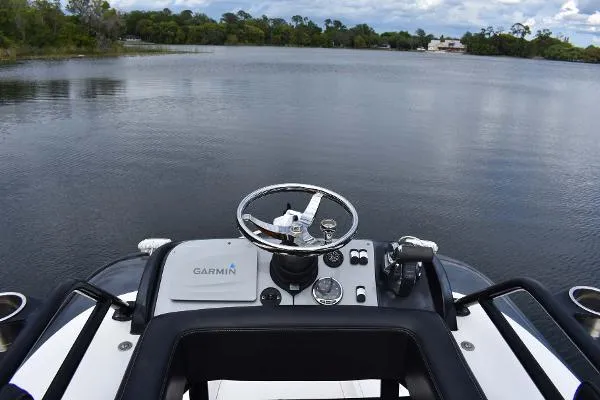 Slide: The Image of Shearwater 25LTZ 2017 - 11