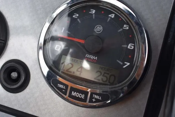 Slide: The Image of Shearwater 25LTZ 2017 - 7