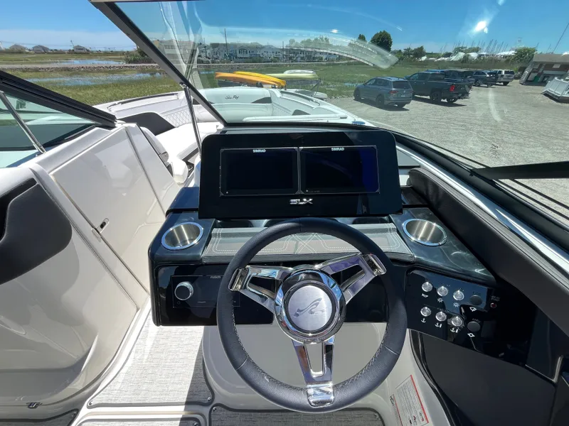 Slide: The Image of Sea Ray SLX 260 Outboard 2026 - 17