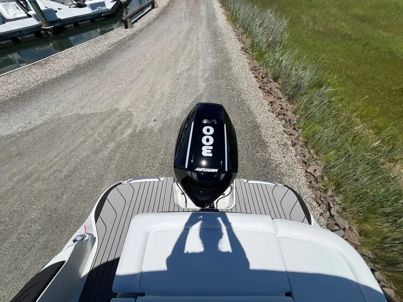 Slide: The Image of Sea Ray SLX 260 Outboard 2026 - 1