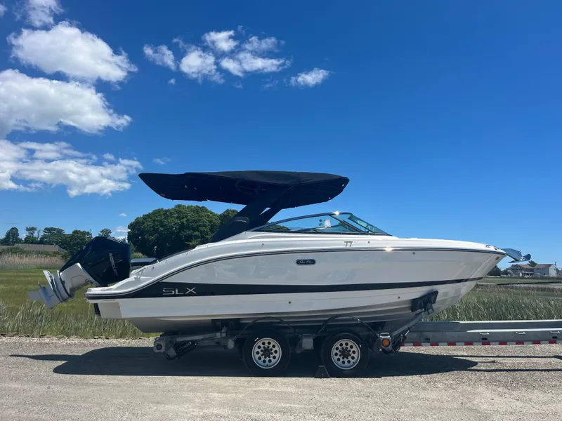 Slide: The Image of Sea Ray SLX 260 Outboard 2026 - 25