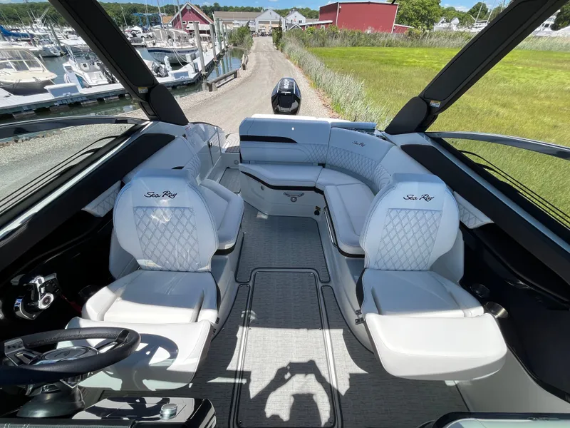 Slide: The Image of Sea Ray SLX 260 Outboard 2026 - 10