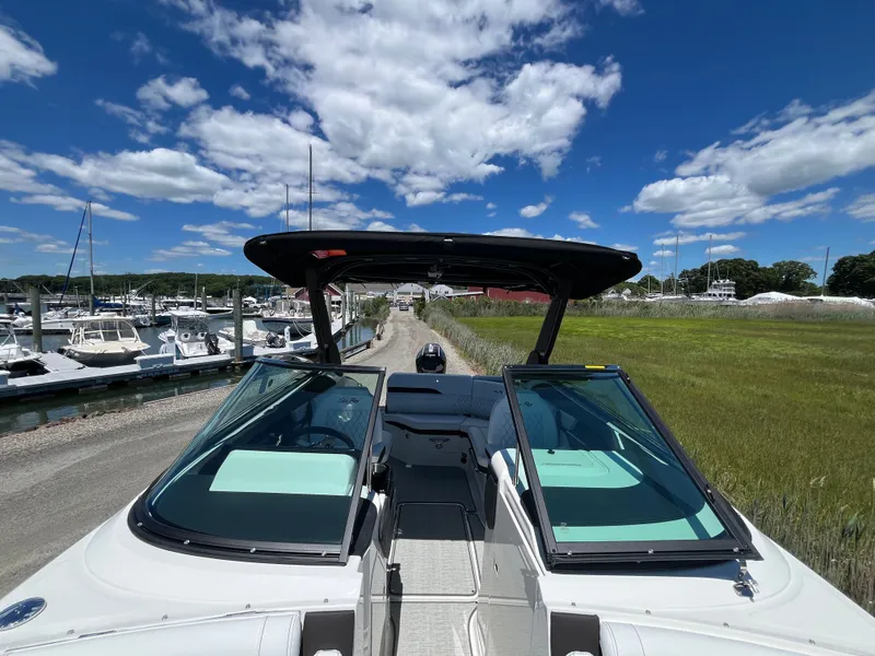 Slide: The Image of Sea Ray SLX 260 Outboard 2026 - 24
