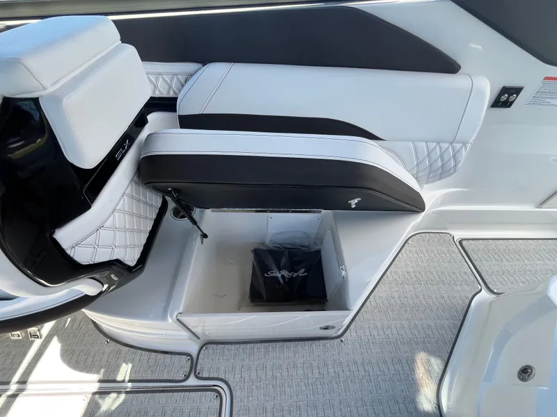 Slide: The Image of Sea Ray SLX 260 Outboard 2026 - 8