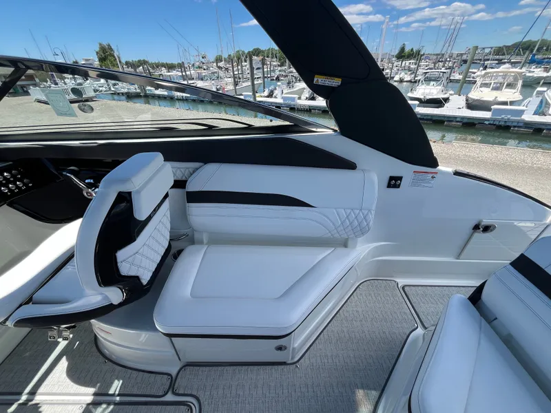 Slide: The Image of Sea Ray SLX 260 Outboard 2026 - 7