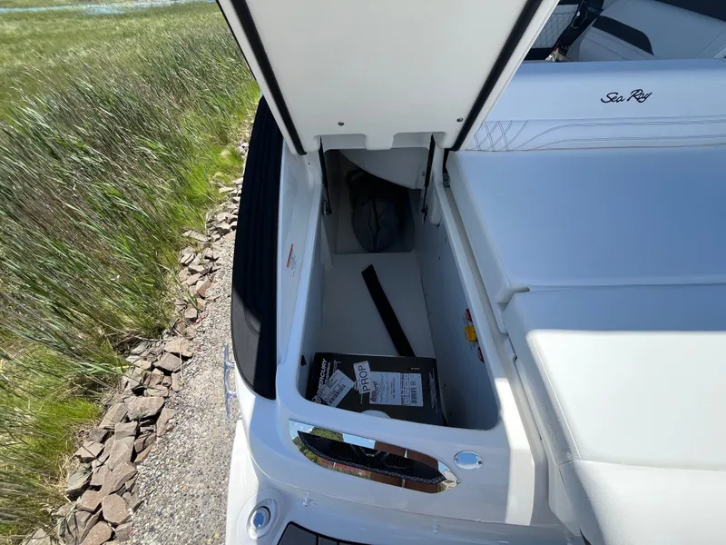 Slide: The Image of Sea Ray SLX 260 Outboard 2026 - 3