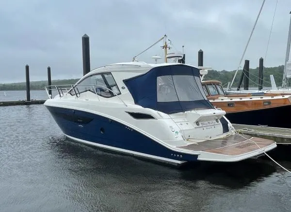 Slide: The Image of Sea Ray 350 Sundancer Coupe 2017 - 0