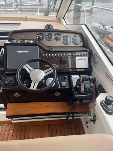Slide: The Image of Sea Ray 350 Sundancer Coupe 2017 - 1