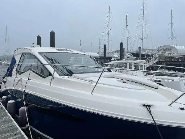 Slide: The Image of Sea Ray 350 Sundancer Coupe 2017 - 4