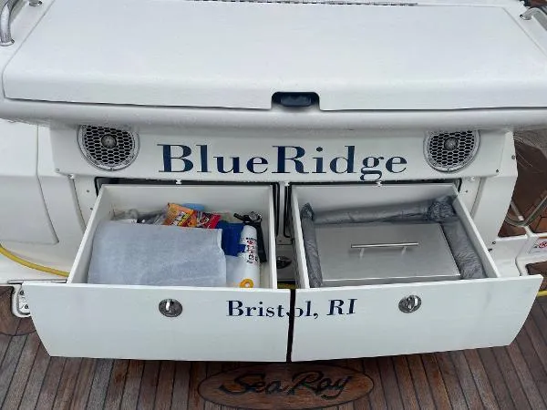 Slide: The Image of Sea Ray 350 Sundancer Coupe 2017 - 5