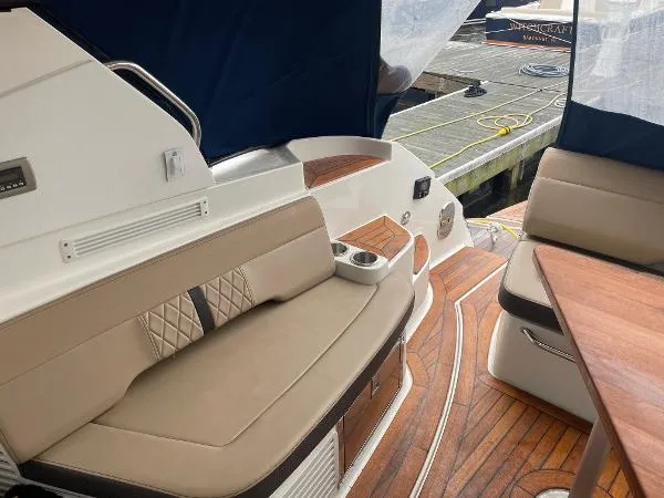 Slide: The Image of Sea Ray 350 Sundancer Coupe 2017 - 9