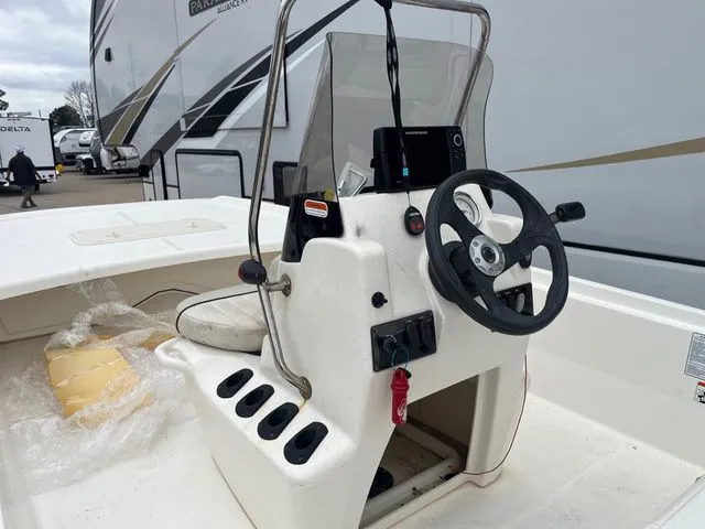 Slide: The Image of Mako PRO 17 SKIFF 2015 - 18