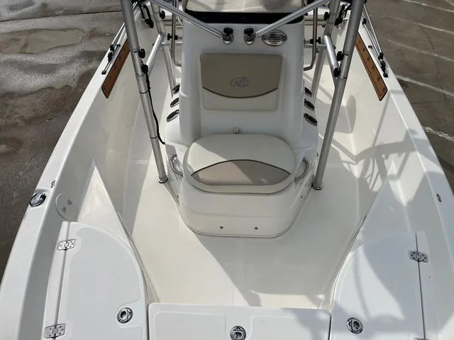 Slide: The Image of NauticStar 1910 2018 - 11