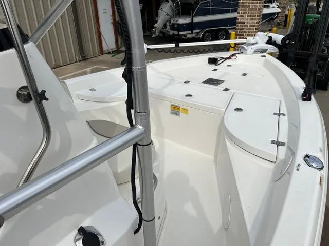 Slide: The Image of NauticStar 1910 2018 - 21