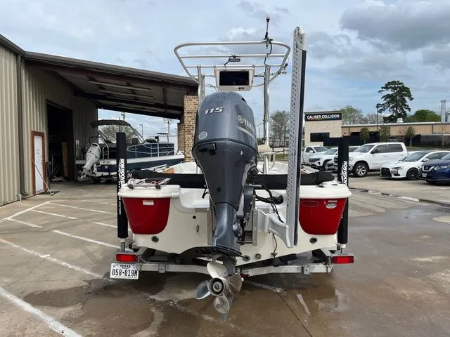 Slide: The Image of NauticStar 1910 2018 - 3