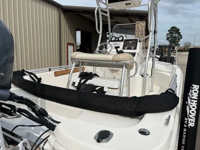 Slide: The Image of NauticStar 1910 2018 - 8