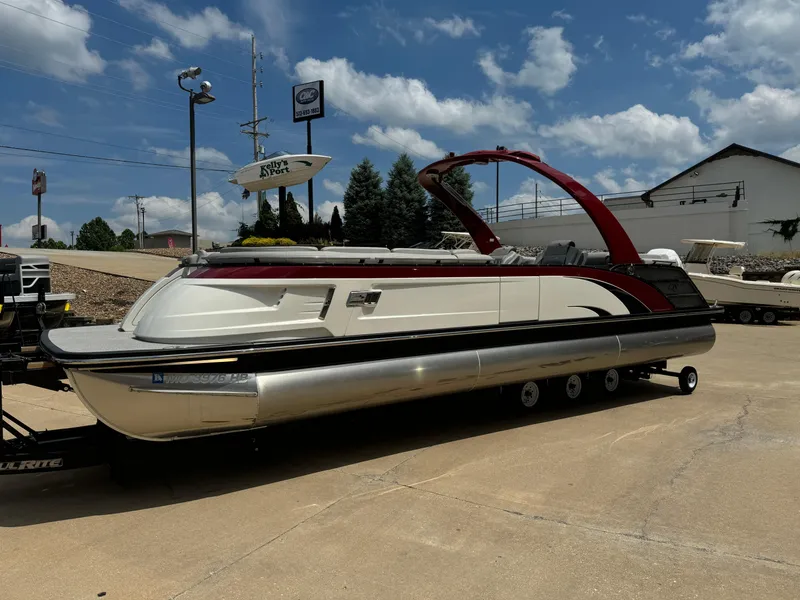 Slide: The Image of 2022 Bennington 28 QXFBA pontoon boat with red and white exterior. - 4