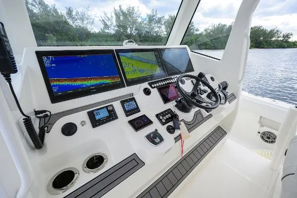 Slide: The Image of SeaVee 450z 2023 - 2