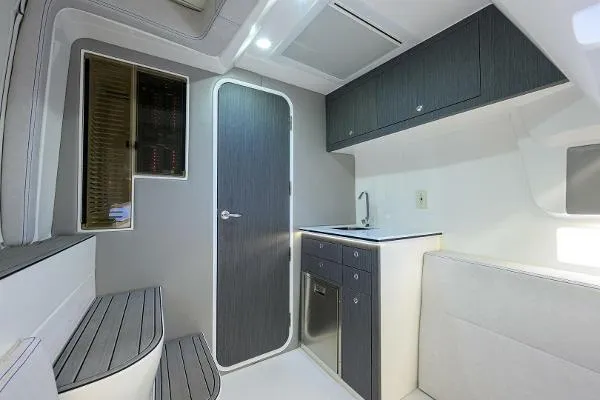 Slide: The Image of SeaVee 450z 2023 - 4