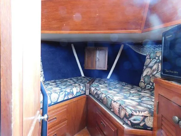 Slide: The Image of Gulfstar 43 Sundeck MKll 1975 - 10