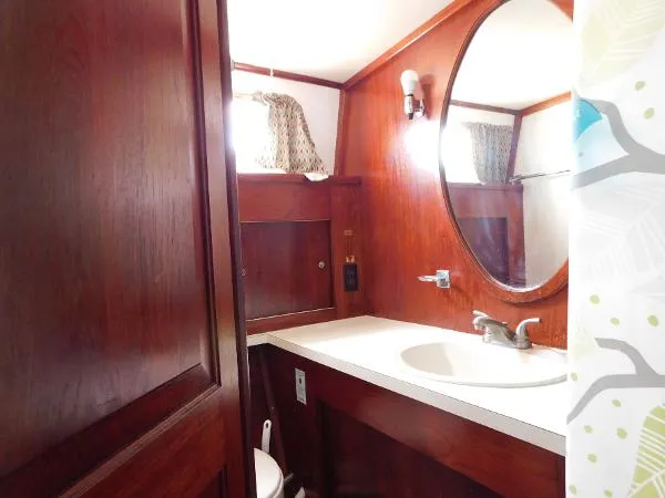 Slide: The Image of Gulfstar 43 Sundeck MKll 1975 - 11