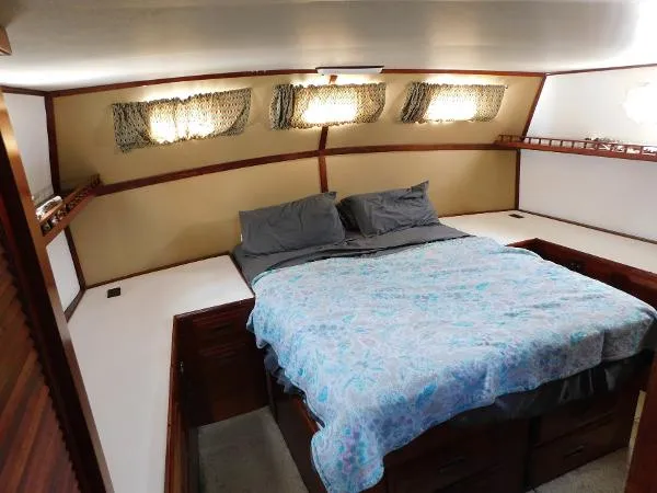 Slide: The Image of Gulfstar 43 Sundeck MKll 1975 - 9
