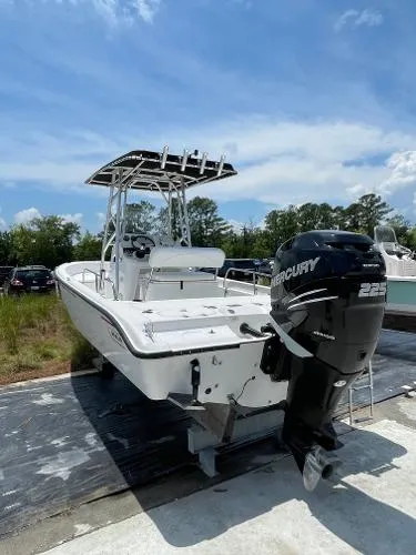 Slide: The Image of Boston Whaler 220 Dauntless 2007 - 3