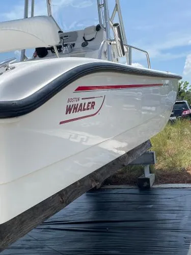 Slide: The Image of Boston Whaler 220 Dauntless 2007 - 7