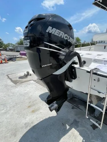 Slide: The Image of Boston Whaler 220 Dauntless 2007 - 9