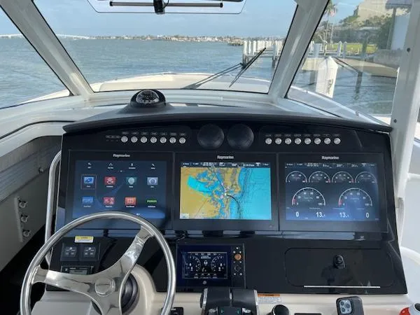 Slide: The Image of Boston Whaler 420 Outrage 2018 - 11