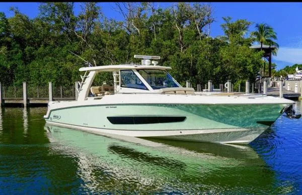 Slide: The Image of Boston Whaler 420 Outrage 2018 - 4