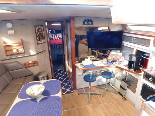 Slide: The Image of Sea Ray 390 Express Cruiser 1989 - 3