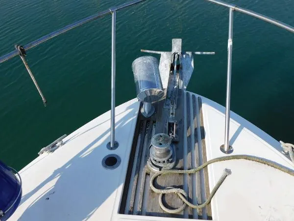 Slide: The Image of Sea Ray 390 Express Cruiser 1989 - 8