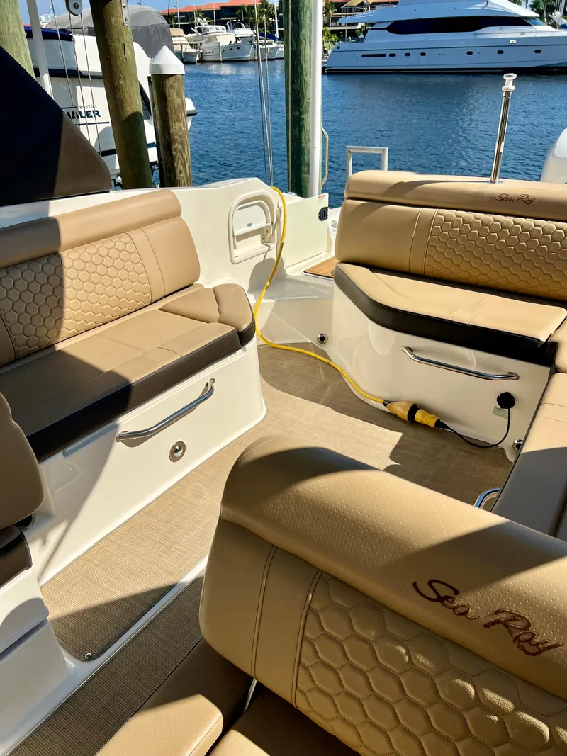 Slide: The Image of Sea Ray 270 SDX 2018 - 10