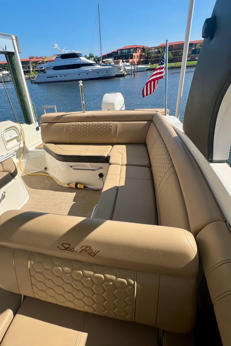Slide: The Image of Sea Ray 270 SDX 2018 - 11