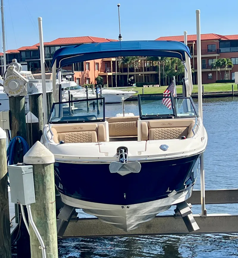Slide: The Image of Sea Ray 270 SDX 2018 - 2