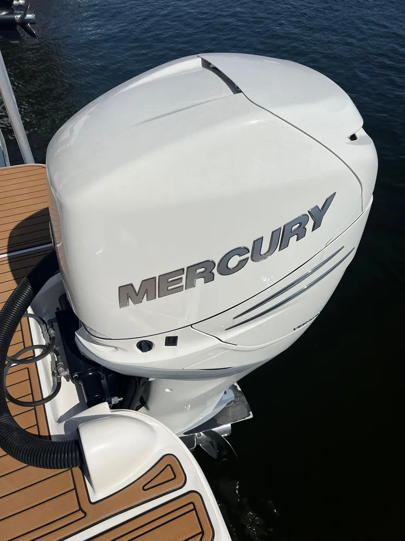 Slide: The Image of Sea Ray 270 SDX 2018 - 5