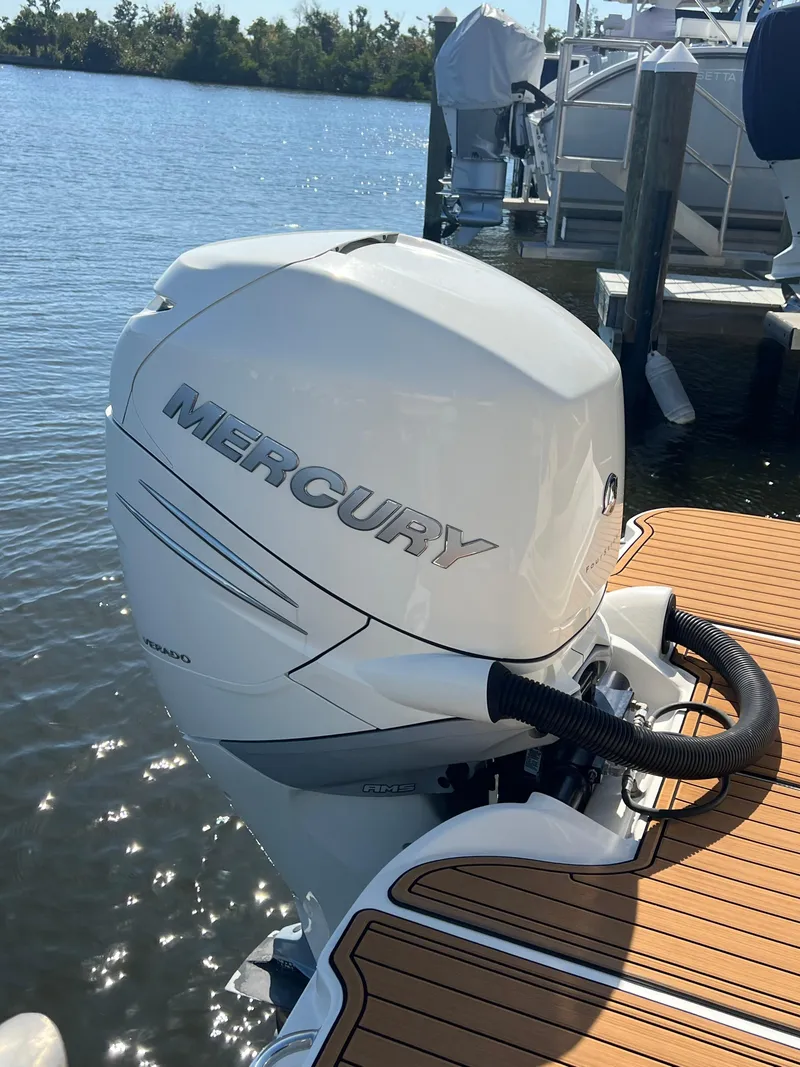 Slide: The Image of Sea Ray 270 SDX 2018 - 6