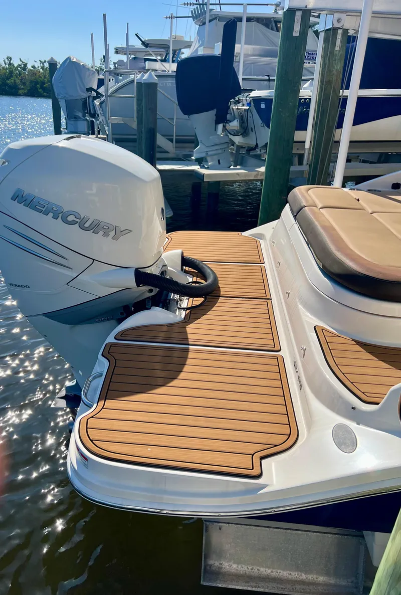 Slide: The Image of Sea Ray 270 SDX 2018 - 7