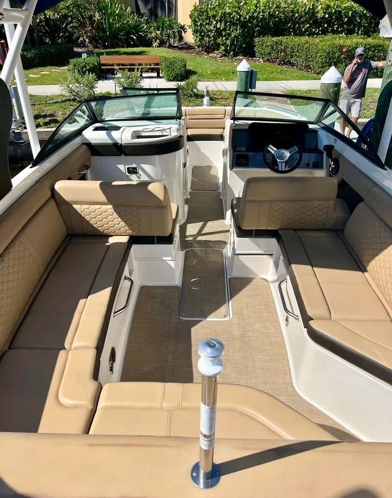 Slide: The Image of Sea Ray 270 SDX 2018 - 9