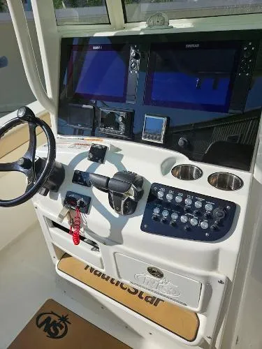 Slide: The Image of NauticStar 28 XS Offshore 2021 - 9