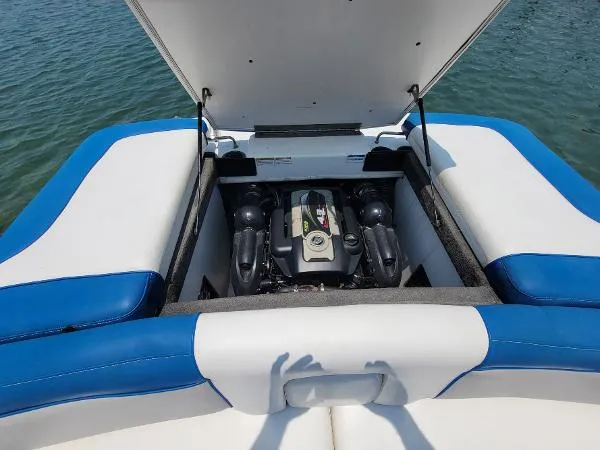 Slide: The Image of Sea Ray 205 Sport 2012 - 9