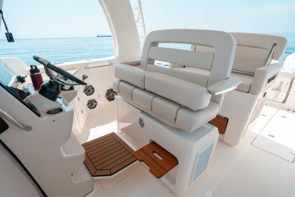 Slide: The Image of Boston Whaler 350 Realm 2022 - 2