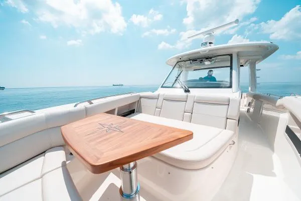 Slide: The Image of Boston Whaler 350 Realm 2022 - 4