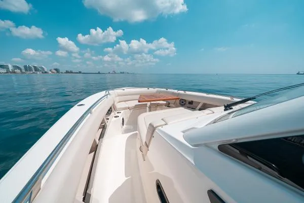 Slide: The Image of Boston Whaler 350 Realm 2022 - 8