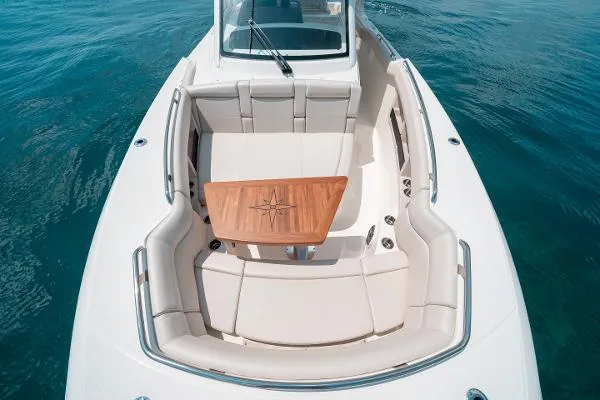 Slide: The Image of Boston Whaler 350 Realm 2022 - 9