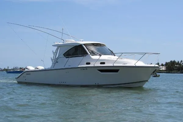 Slide: The Image of Pursuit OS 325 Offshore 2019 - 1